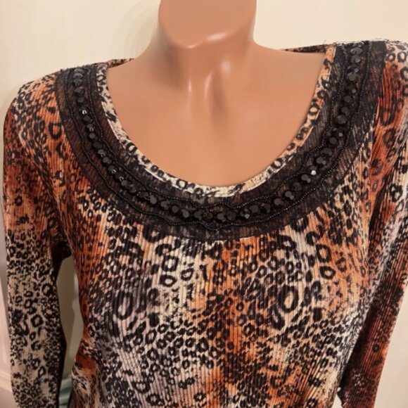 Christopher & Banks. Size M. Micro Pleated Beaded Animal Print Scoop Top. B121 - Picture 3 of 5
